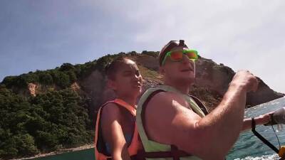 Thai teen giving blowjob on a jet ski - icpvid.com - Thailand