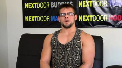 Shaved hunky geek wanking at audition - nvdvid.com