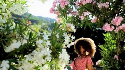 Jenna Foxx - Ebony babe Jenna Foxx shows curvy body - icpvid.com