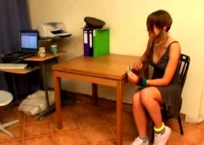 Adorable babe gets down on all fours - nvdvid.com