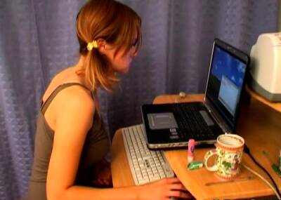 Adorable babe gets down on all fours - nvdvid.com