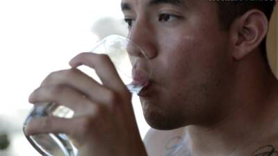 Muscular tattoo newbie solo masturbates - nvdvid.com