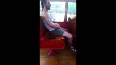 Str8 guy stroke in bus - nvdvid.com