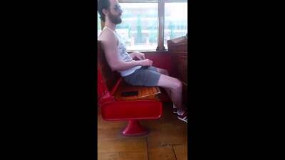 Str8 guy stroke in bus - nvdvid.com