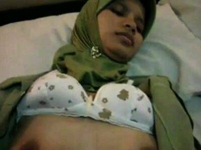 indonesian-jilbab entot di hotel - drtuber.com