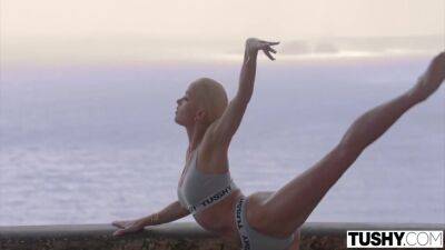 Flexible Loves Anal In Any Position 13 Min With Lara Frost - upornia.com