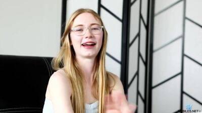 Footjob Fantasy With Petite Nymphet - hclips.com