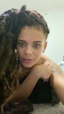 Mariah Valentine - upornia.com