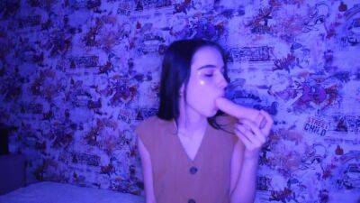 She Loves To Suck - hclips.com