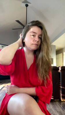 Heyhowareyaaa Flashing In A Robe - upornia.com