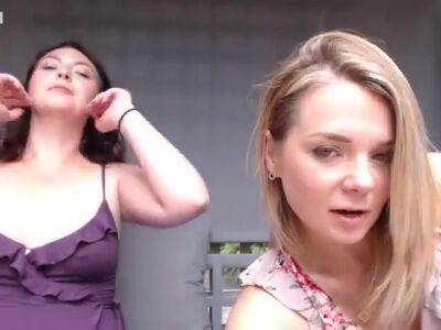 Blond And Brunette Lesbians Li - hclips.com