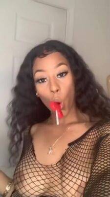 She A Live Freak - upornia.com