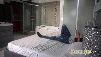 Llega De Compras Pero Yo Estoy Trabajando Pero No Le Hago Caso Y Empieza A Seducir - hclips.com