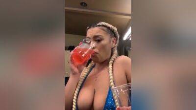 Strippers On Break - hclips.com