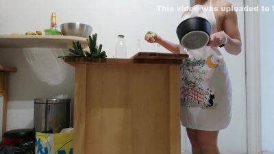 Salope Francaise Ne Resiste Pas En Cuisinant - upornia.com - France