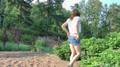 Nata - Flowery Bushes - upornia.com