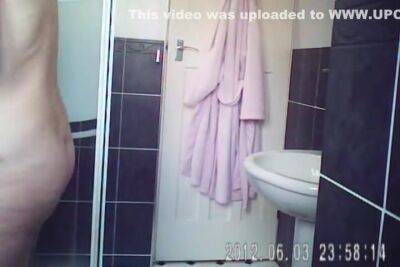 Sarahd Bathroom Time - upornia.com