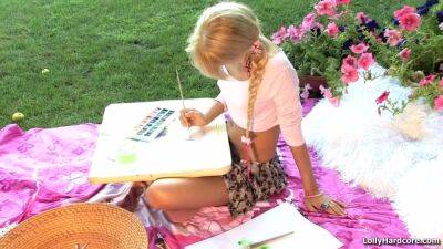 Katie The Painter - upornia.com