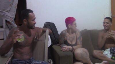 A Barbara Lioness Foi Visitar O Amigo Maax Puto Karioca E Acabou Metendo O Cintaralho No Puto Do Henrique Donato 30 Min - upornia.com