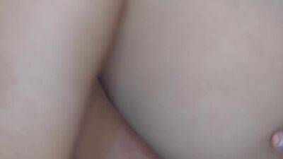 جوزي رجع من الشغل لقاني عن إتناك مع عشيقي الفحل وهو عم بيفشخني فشخ بكسي وانا عم بعيط - hclips.com