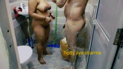 Newly Married Couple Nude Bath & Hubby Pissing On Wife Mouth - hclips.com