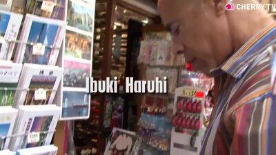 Horny Asian Gives Head And Fucks - upornia.com