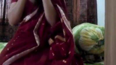 Hot Desi Bhabhi Fucking With Office Boy - hclips.com