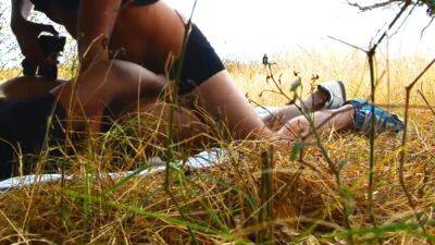 Prise Au Sol Dans Un Sentier De Reunion 974 - hclips.com - Reunion