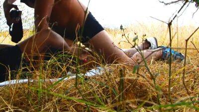 Prise Au Sol Dans Un Sentier De Reunion 974 - hclips.com - Reunion