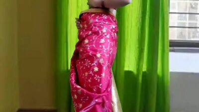 Urvy At Marriage Ceremony, Groom Introduced Her With Family Friend Of Her - hclips.com