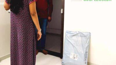 Delivery Boy Ne Darwaze Par Hi Chodna Suri Kar Diya - hclips.com