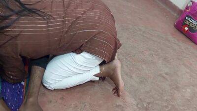 घर में काम करने वाली लड़की को लन्ड दिखा के दिन में पेला - साफ हिंदी में पोर्न 12 Min - upornia.com - India