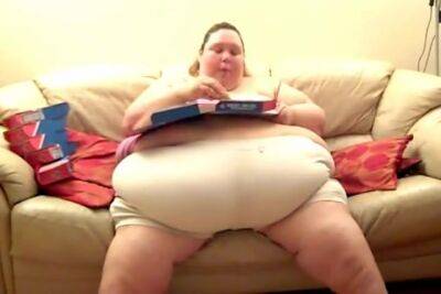 Ssbbw Engorges Herself With Dominos Like A Fat Pig - upornia.com