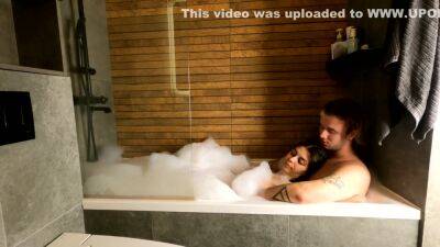 Morning Creampie In A Bubble Bath - upornia.com