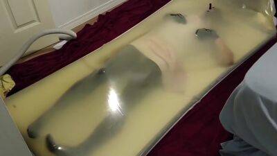 Girl Left In Vacuum Bed - hclips.com