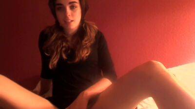 Amateur Teen Georgeus Brunette 2 - hclips.com