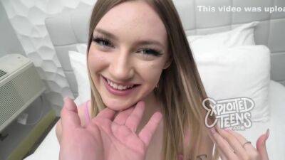 This Sexy Newcomer Sucks A Fat Cock Pov Style - upornia.com