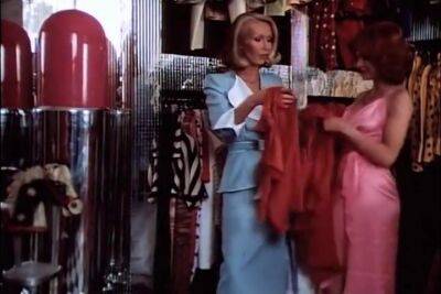 Retro 096 - upornia.com