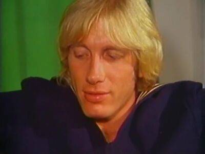 Randy Female Parent Has Her Tight Cunt Waxed And Her Face Creamed - upornia.com - Usa