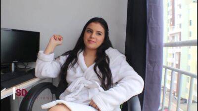 Mi Hermanastra Demuestra A Toda Universidad Que No Es Lesbiana - Porno En Espanol - hclips.com