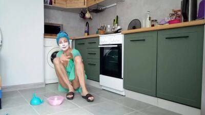 Slut Eats Omlet From Her Pussy For Breakfast - hclips.com