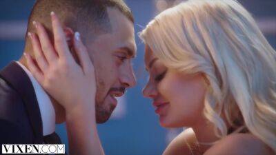 Riley - Alex - Gorgeous Blonde Doesnt Want To Share With Riley Steele And Alex Jones - hclips.com