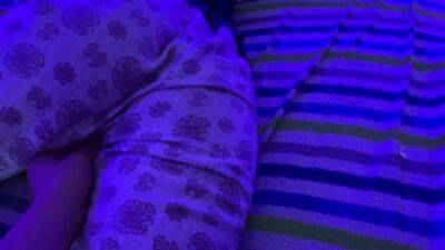 Me Levanto Empalmado Y Me Ayuda Mi Hermanastra - hclips.com