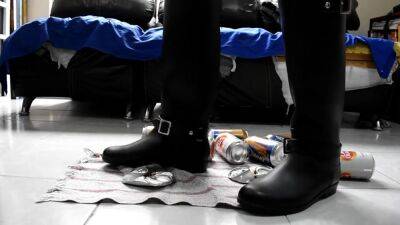 Fetishwife Stepping Cans With Riding Rubber Wellies - hclips.com