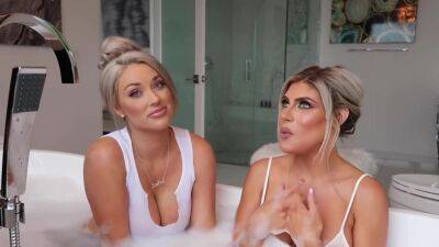 Blondies In The Bathtub - upornia.com