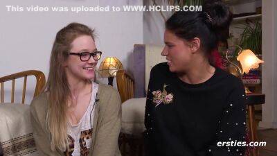 Geile 22-jahrige Hamburgerin Stellt Was Heibes Mit Freundin An - hclips.com