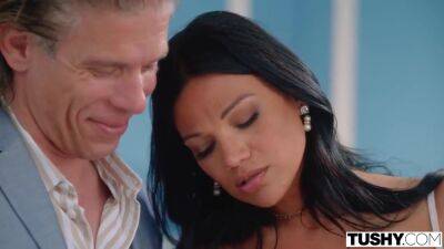 Kelsi Monroe - Mona Azar - Shared Interests - Kelsi Monroe And Mona Azar - upornia.com