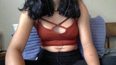 Brunette Solo Honey Shows Her - hclips.com