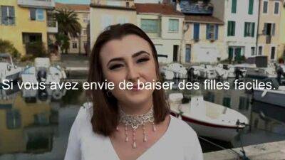 Tracy 19 ans realise son fantasme en tournant une video - drtuber.com - France