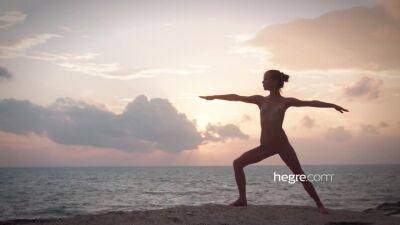 Katrina Nude Yoga 2 - upornia.com